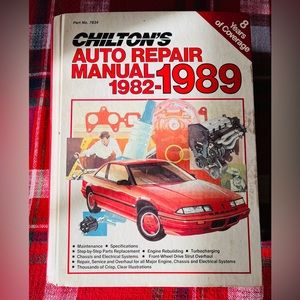 CHILTONS AUTO REPAIR MANUAL 1982-1989—-Vintage car / automobile book.